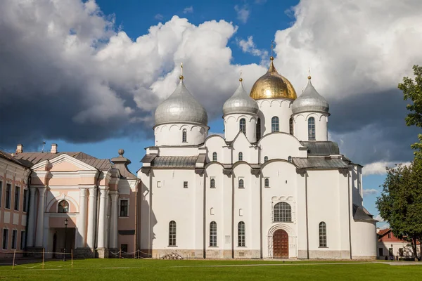 Veliky Novgorod è una delle più antiche e importanti città storiche — Foto Stock