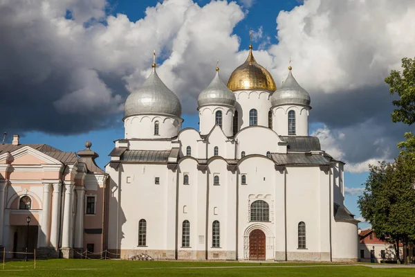 Veliky Novgorod è una delle più antiche e importanti città storiche — Foto Stock