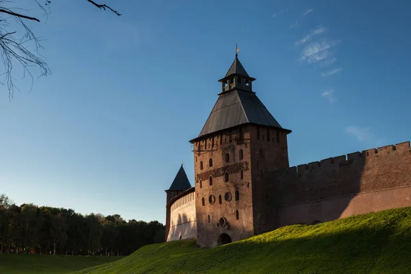 Veliky Novgorod es una de las ciudades históricas más antiguas e importantes — Foto de Stock