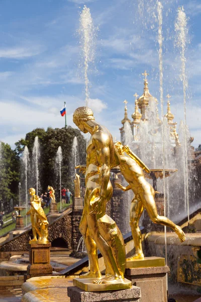 Petergof, bekannt als Petrodworez - Denkmal der Weltarchitektur — Stockfoto