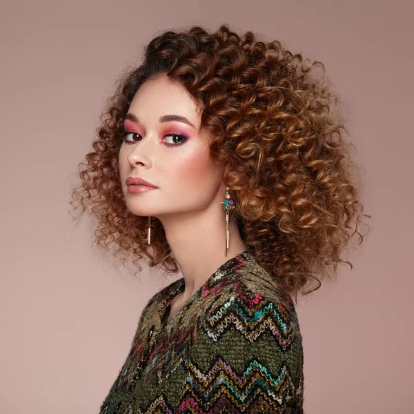 Portrait Beautiful Elegant Woman Curly Afro Hairstyle — Stock Photo, Image