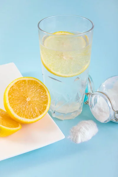 Bicarbonato Sodio Vaso Con Agua Jugo Rodajas Limón Beneficios Para — Foto de Stock