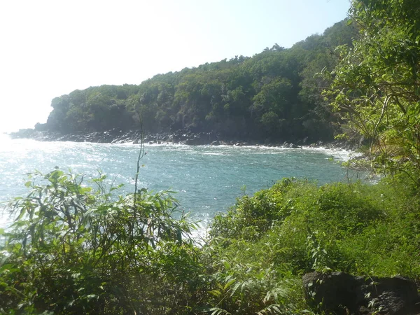 Mer Dans Une Crique Entoure Fort — Stockfoto