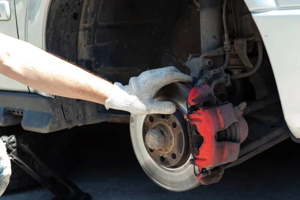 the worker man remove the car tire