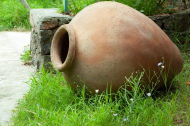 Eski şarap sürahisi. Kaliteli kil şarap kadehi