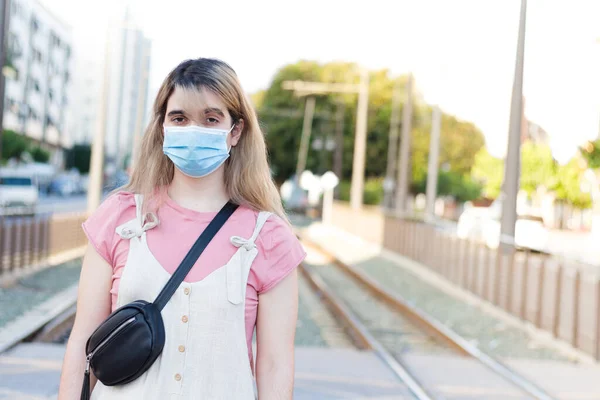 Young Woman Blue Face Mask Background Looking Camera Portrait Shot — Φωτογραφία Αρχείου