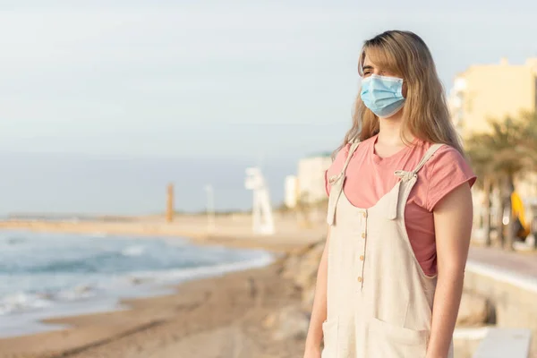Young Woman Blue Face Mask Beach Copyspace Left Looking Horizon — Φωτογραφία Αρχείου
