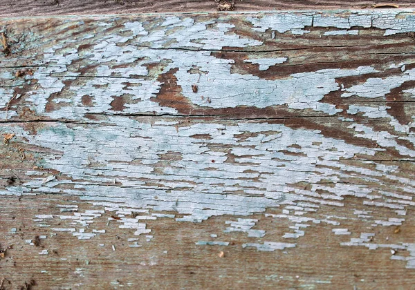 Vecchio sfondo in legno con resti di pezzi di scarti di vecchia vernice su legno. Struttura di un albero vecchio, asse con vernice, vernice di peeling di sfondo d'annata. vecchio bordo blu con vernice incrinata, annata, woo — Foto Stock