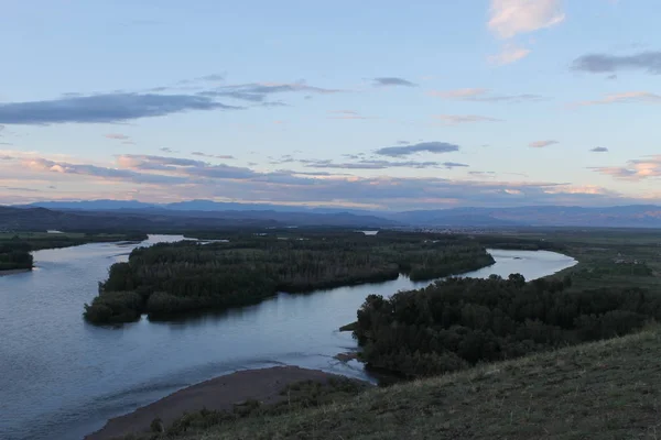 Údolí řeky Jenisej, Jižní Sibiř. Republika Tuva. Podzimní krajina — Stock fotografie