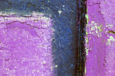 Ahşap üzerinde eski boya kalıntıları olan eski ahşap bir arka plan. Eski bir ağacın dokusu, eski bir ahşap arka plan soyma boyası. Kırık boyalı eski mavi tahta