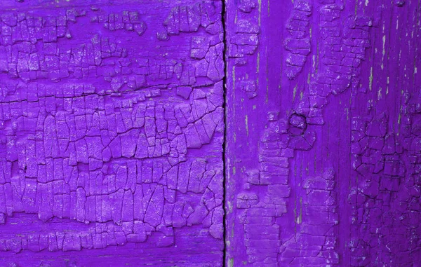 Ahşap üzerinde eski boya kalıntıları olan eski ahşap bir arka plan. Eski bir ağacın dokusu, eski bir ahşap arka plan soyma boyası. Kırık boyalı eski mavi tahta