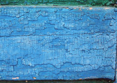 Ahşap üzerinde eski boya kalıntıları olan eski ahşap bir arka plan. Eski bir ağacın dokusu, eski bir ahşap arka plan soyma boyası. Kırık boyalı eski mavi tahta