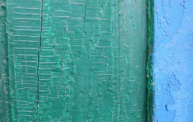 Ahşap üzerinde eski boya kalıntıları olan eski ahşap bir arka plan. Eski bir ağacın dokusu, eski bir ahşap arka plan soyma boyası. Kırık boyalı eski mavi tahta