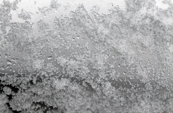 Derretendo neve no vidro. casco em vidro — Fotografia de Stock