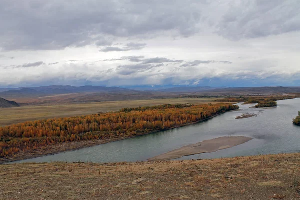 Řeky Jenisej. Krásný sibiřských řek a modrá obloha — Stock fotografie