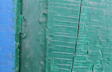 Ahşap üzerinde eski boya kalıntıları olan eski ahşap bir arka plan. Eski bir ağacın dokusu, eski bir ahşap arka plan soyma boyası. Kırık boyalı eski mavi tahta