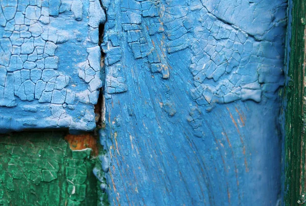 Antiguo fondo de madera con restos de pedazos de pintura vieja sobre madera. Textura de un árbol viejo, pintura de pelado de fondo de madera vintage. viejo tablero azul con pintura agrietada — Foto de Stock