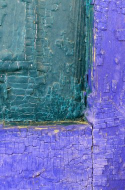 Ahşap üzerinde eski boya kalıntıları olan eski ahşap bir arka plan. Eski bir ağacın dokusu, eski bir ahşap arka plan soyma boyası. Kırık boyalı eski mavi tahta