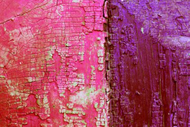 Ahşap üzerinde eski boya kalıntıları olan eski ahşap bir arka plan. Eski bir ağacın dokusu, eski bir ahşap arka plan soyma boyası. Kırık boyalı eski mavi tahta