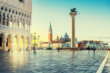 Venedik gündoğumu, ünlü San Marco, Venedik, İtalya, Vintage sunrise kare sonrası işleme.