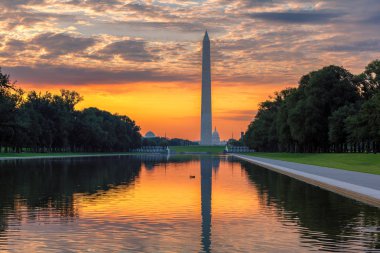Lincoln Anıtı, Washington Dc, ABD tarafından yeni yansıtan havuzundan gündoğumu, Washington Anıtı.