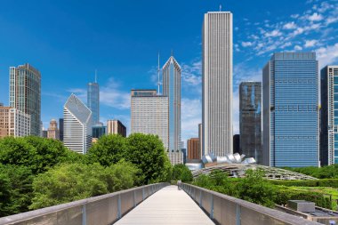 Downtown Chicago görünümünden Millenium Park, Chicago, Illinois, ABD.