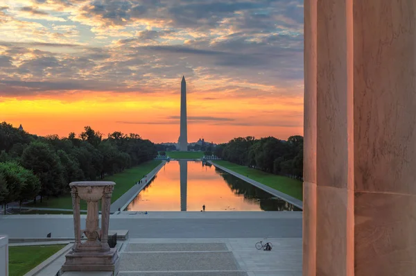 华盛顿纪念碑日出从新的反射池林肯纪念馆 华盛顿特区 — 图库照片