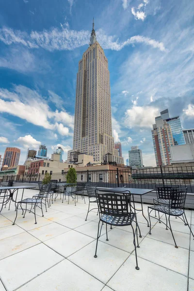 Střešní Kavárna Výhledem Empire State Budovy Manhattan New York City — Stock fotografie