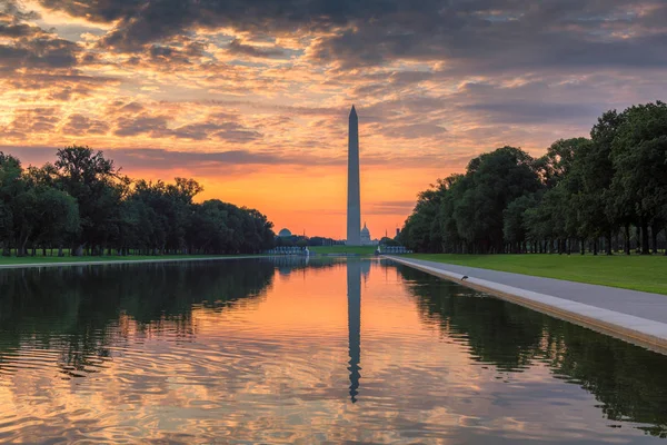 Washington Emlékmű Napkeltekor Tükröző Medence Lincoln Emlékmű Washington Amerikai Egyesült — Stock Fotó