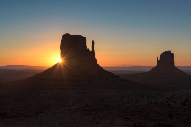 Arizona gündoğumu, Monument valley güzel silueti