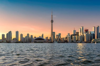 Gün batımında - Toronto, Ontario, Kanada Toronto şehir manzarası. 