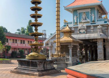 Shri Mahalsa Ponda, Goa, Hindistan Hint Tapınağı. Zengin Mahalsa tapınağın Goa en ünlü tapınak biridir.  