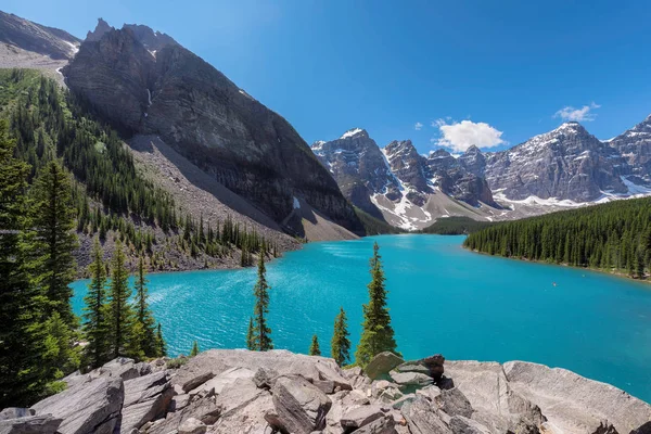 Wunderschöner Türkisfarbener See Der Felsigen Berge Moränensee Banff Nationalpark Kanada — Stockfoto