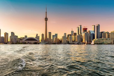 Muhteşem Toronto manzarası gün batımında, Toronto, Ontario, Kanada.