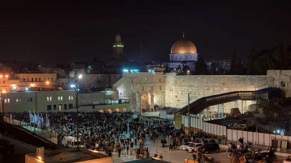 夕暮れ時 イスラエル エルサレム旧市街の神殿の丘の夜景 — ストック写真