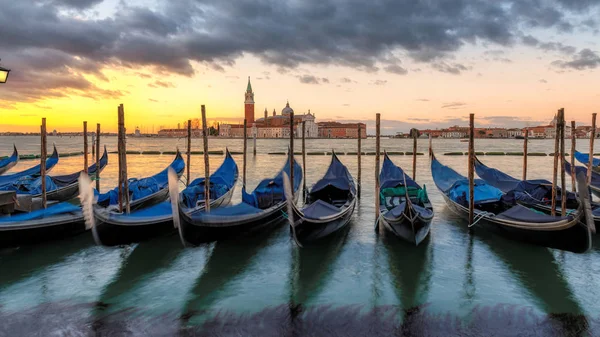 Venezianische Gondeln Auf Dem Platz Von San Marco Bei Aufgang — Stockfoto