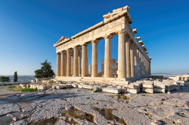 Akropolis, Atina ve Yunanistan 'da sabah vakti mavi gökyüzü ile Parthenon tapınağı. 