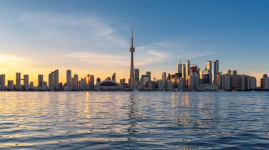Toronto, Ontario, Kanada 'da gün batımında panoramik manzara.
