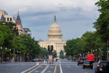 ABD Kongre Binası günbatımında, Pennsylvania Bulvarı, Washington DC, ABD.