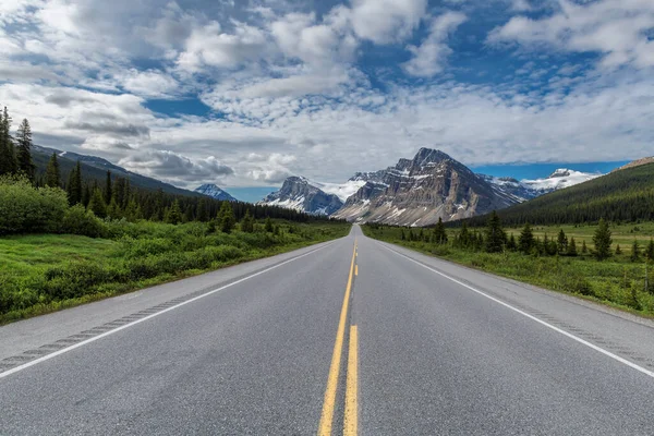 Mountains Highway Road Trip Icefields Parkway Crowfoot Glacier Bow Lake — Stock Photo, Image