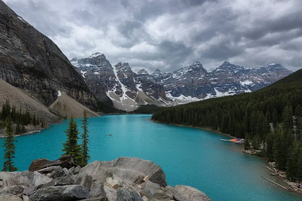 Rocky Mountains Bei Bewölktem Himmel Moraine Lake Banff National Park — Stockfoto