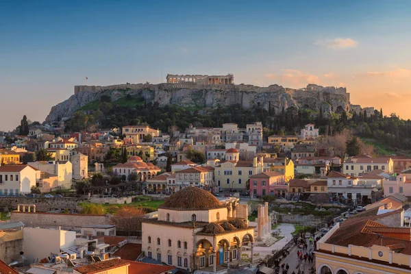 Atens Gamla Stadsdel Plaka Och Akropolis Kulle Vid Solnedgången Monastirakitorget — Stockfoto