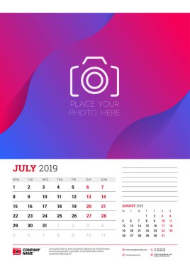 Duvar takvimi planlayıcısı şablonu Temmuz 2019. Hafta Pazartesi günü başlar. Vektör çizim