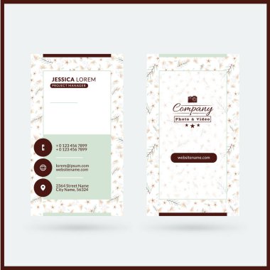Çift taraflı dikey modern kartvizit şablonuna sevimli çiçek arka plan ile. Vektör mockup çizim. İleti örneği tasarım