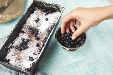 Berry kek pişirme teneke tablo içinde