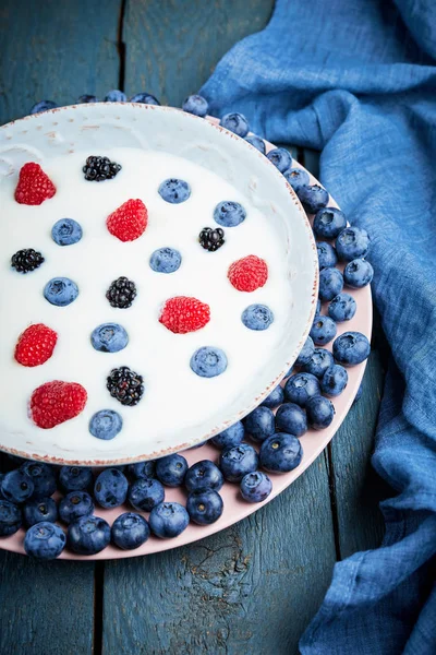 Flat Lay Desayuno Saludable Verano Yogur Griego Blanco Con Arándanos — Foto de Stock