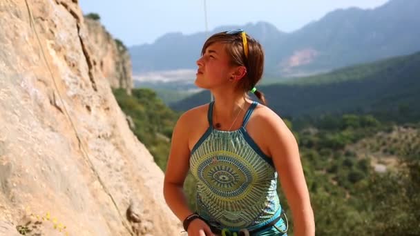 Woman climber and climbing gear. — Stock Video