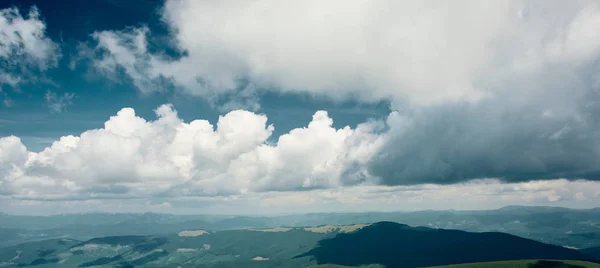 Прекрасный Вид Горный Хребет Черногора Красивое Облачное Небо Склонов Горы — стоковое фото