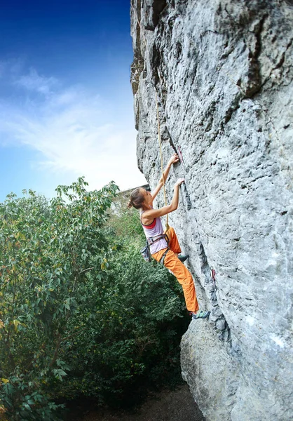 Side View Young Slim Woman Rock Climber Bright Orange Pants — Stock Photo, Image