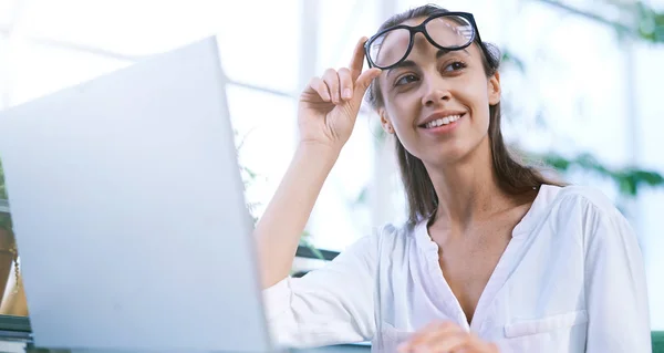 Young Smiling Beautiful Businesswoman Working Laptop Bright Modern Office Smiling — Stock Photo, Image